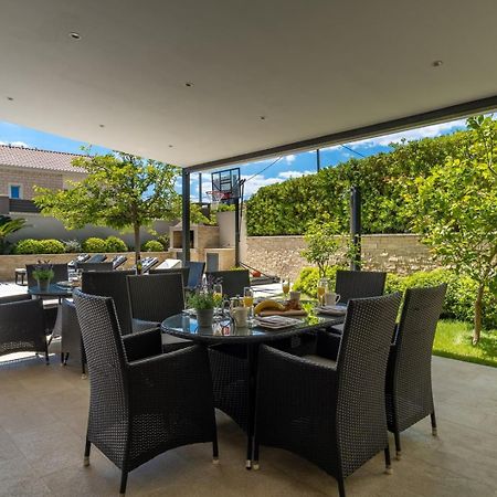 Luxury Villa Lucas With Heated Pool, Whirlpool, Sauna, 14 Pax Podstrana Exteriör bild