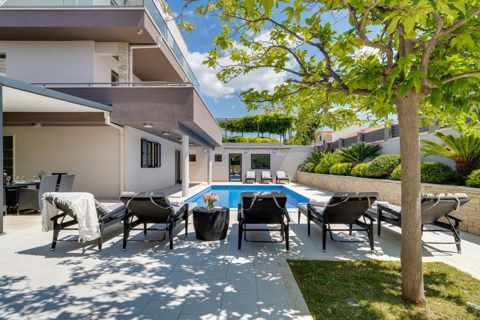Luxury Villa Lucas With Heated Pool, Whirlpool, Sauna, 14 Pax Podstrana Exteriör bild