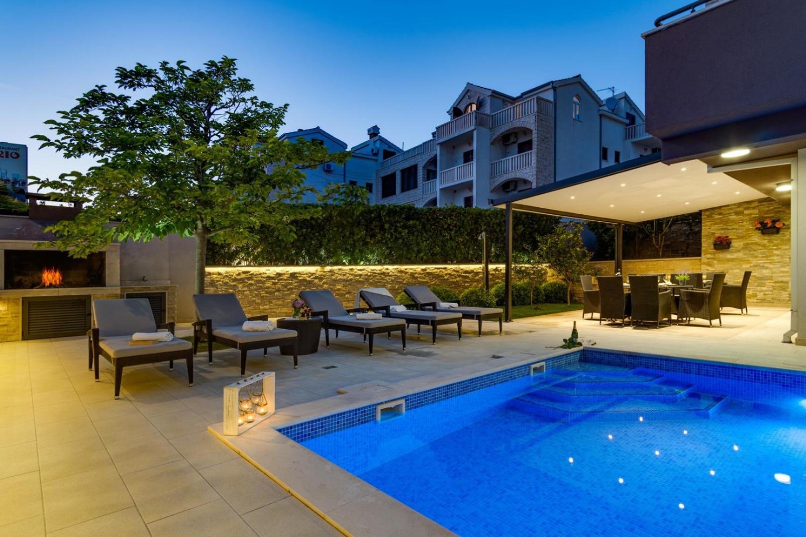 Luxury Villa Lucas With Heated Pool, Whirlpool, Sauna, 14 Pax Podstrana Exteriör bild