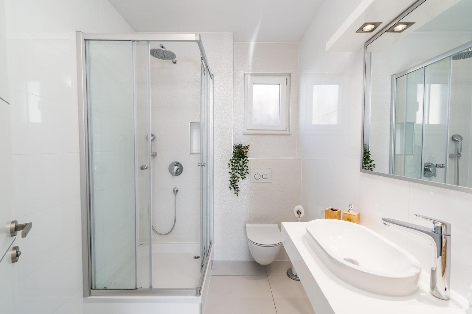 Luxury Villa Lucas With Heated Pool, Whirlpool, Sauna, 14 Pax Podstrana Exteriör bild