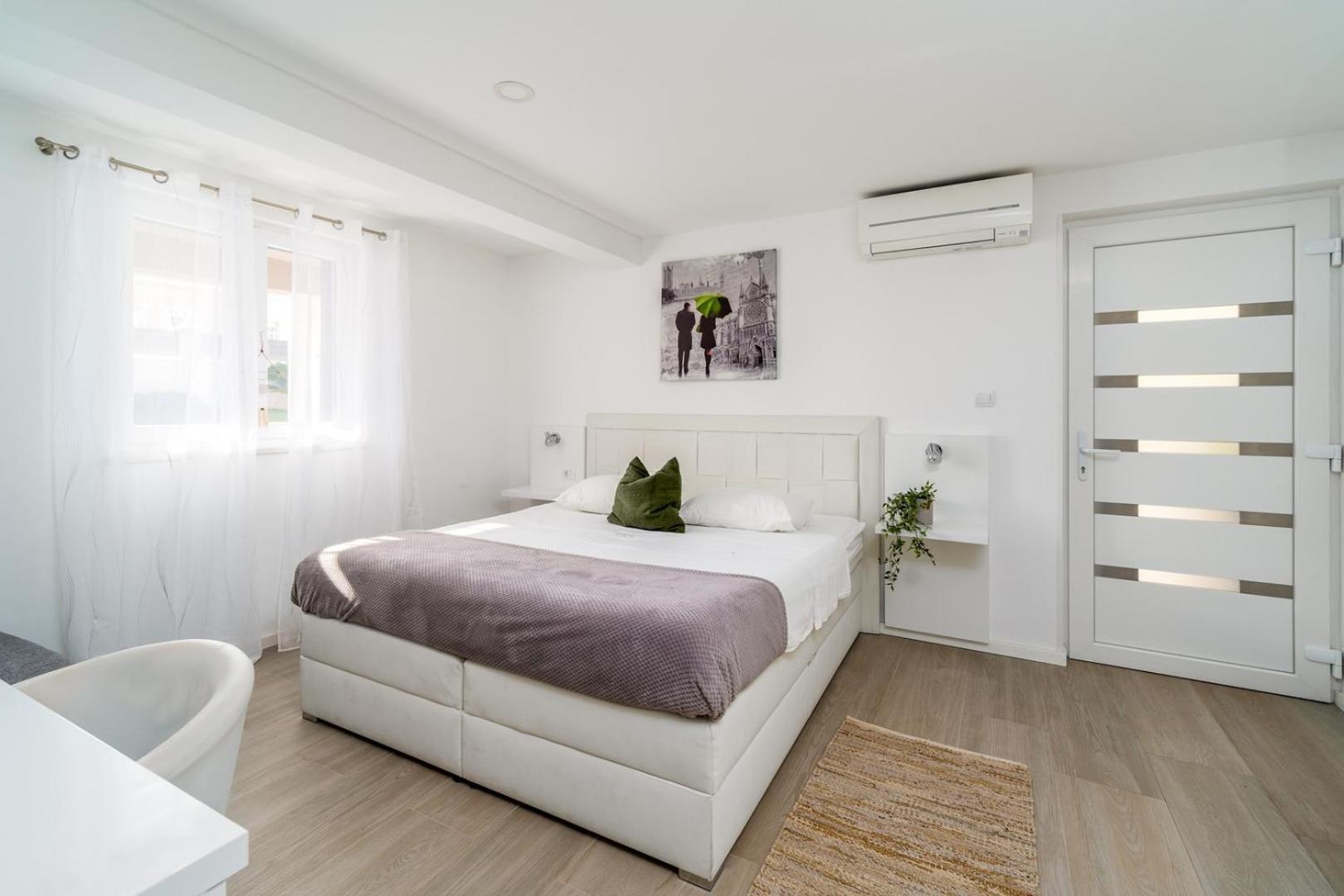 Luxury Villa Lucas With Heated Pool, Whirlpool, Sauna, 14 Pax Podstrana Exteriör bild