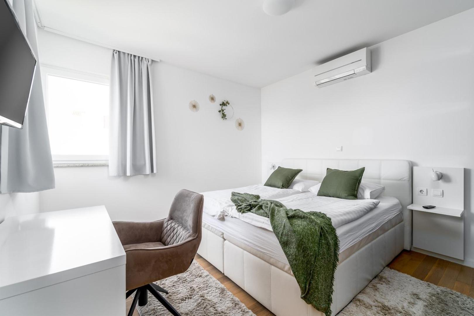 Luxury Villa Lucas With Heated Pool, Whirlpool, Sauna, 14 Pax Podstrana Exteriör bild