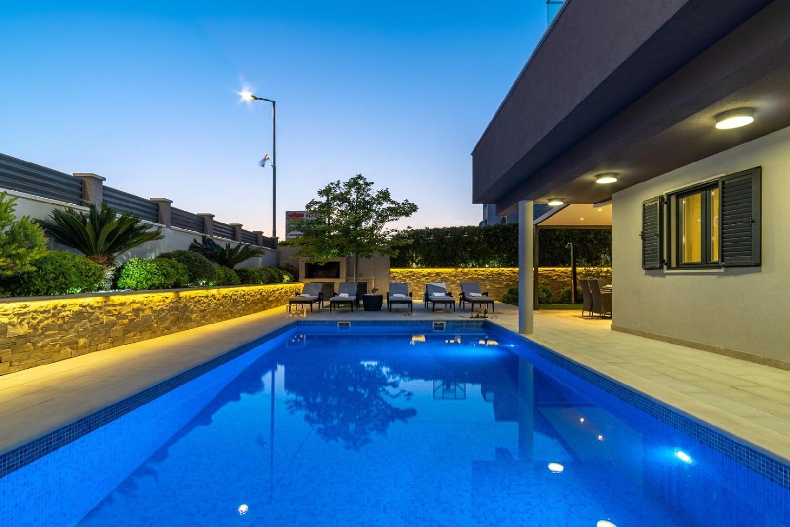 Luxury Villa Lucas With Heated Pool, Whirlpool, Sauna, 14 Pax Podstrana Exteriör bild