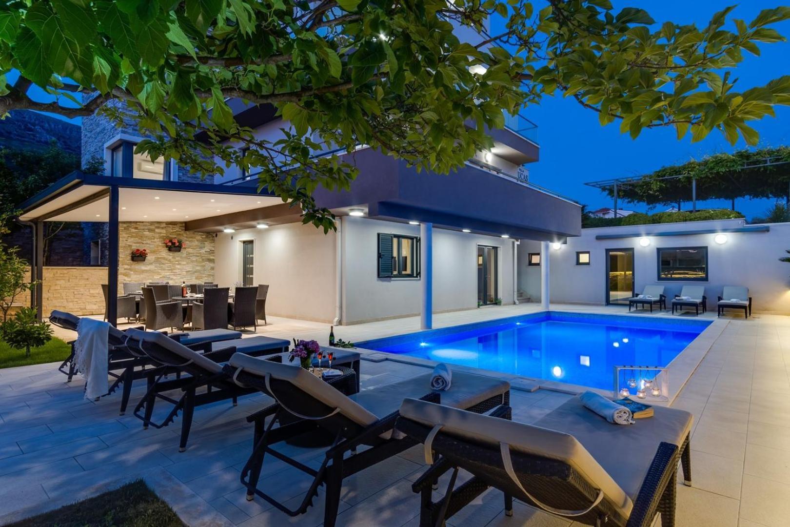 Luxury Villa Lucas With Heated Pool, Whirlpool, Sauna, 14 Pax Podstrana Exteriör bild