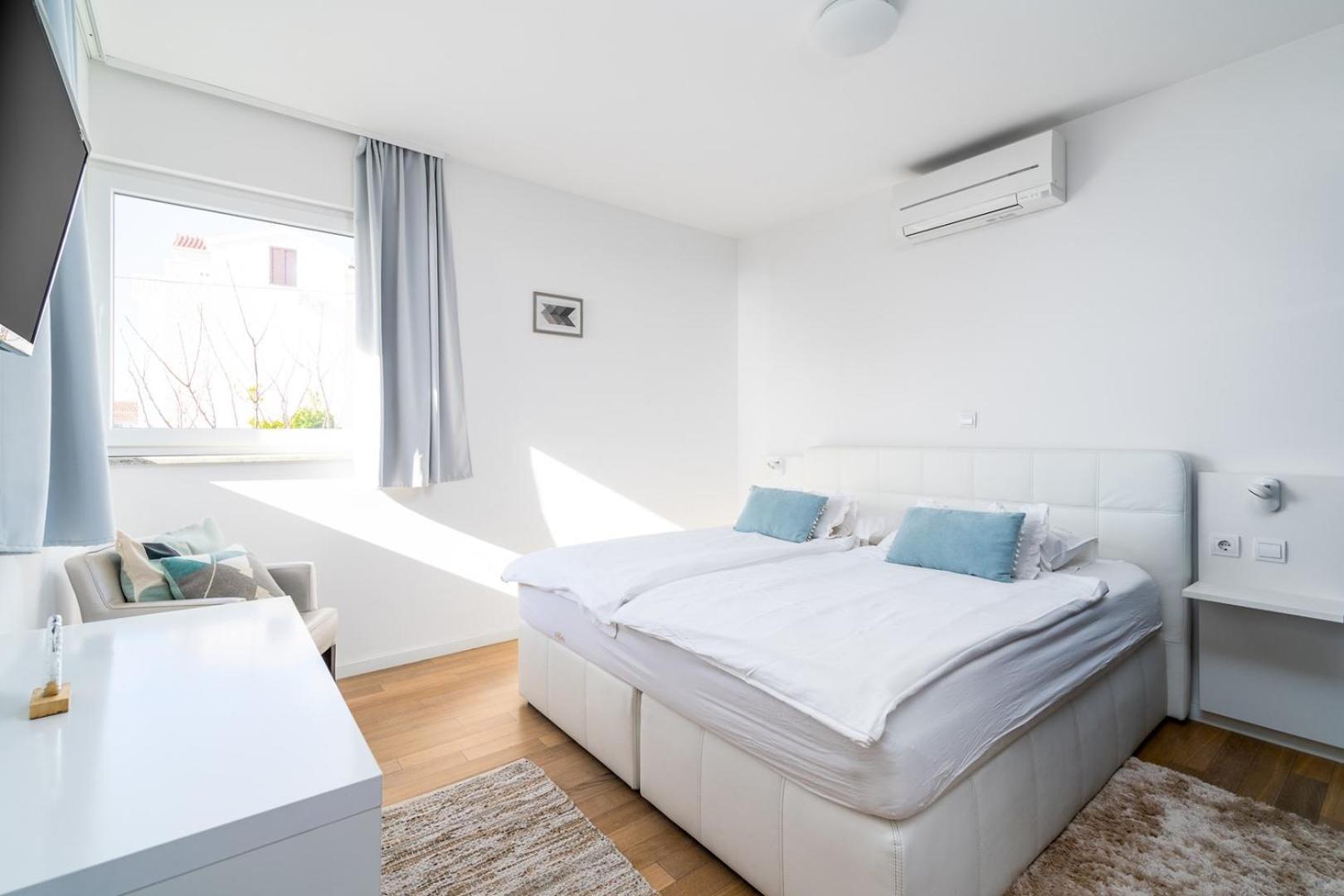 Luxury Villa Lucas With Heated Pool, Whirlpool, Sauna, 14 Pax Podstrana Exteriör bild