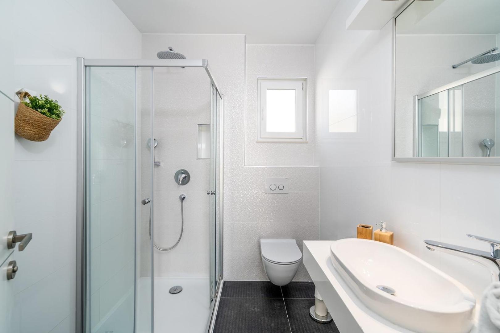 Luxury Villa Lucas With Heated Pool, Whirlpool, Sauna, 14 Pax Podstrana Exteriör bild