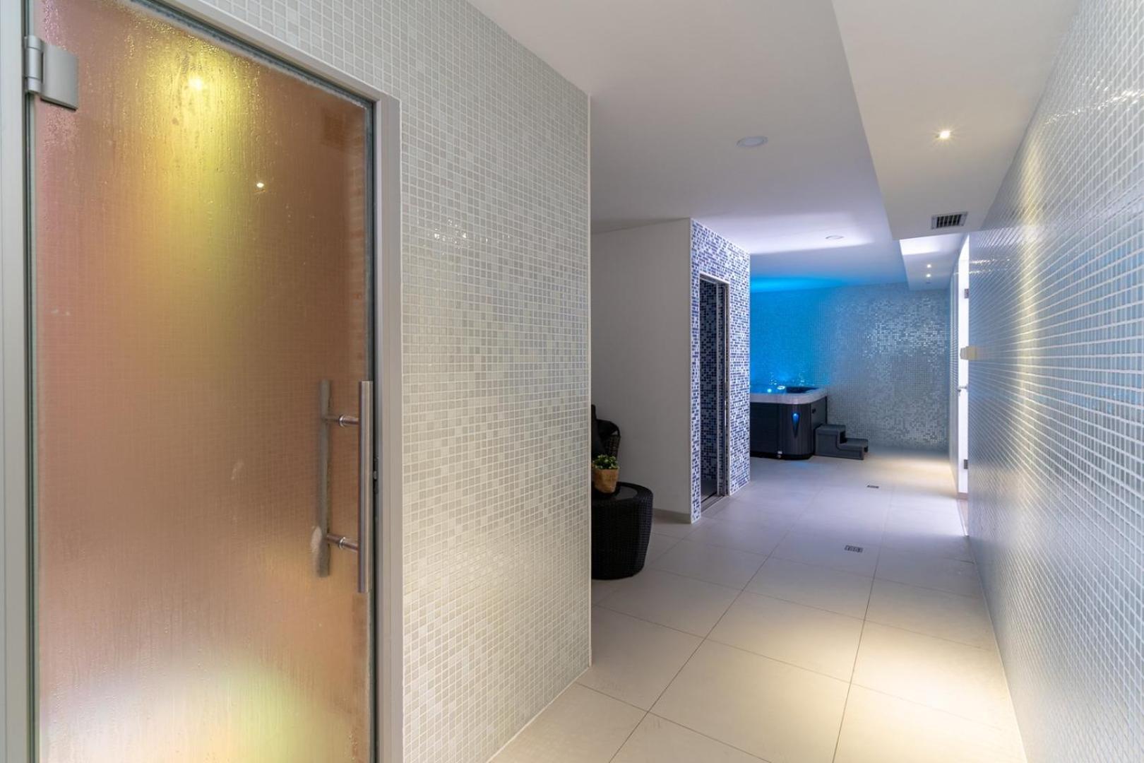 Luxury Villa Lucas With Heated Pool, Whirlpool, Sauna, 14 Pax Podstrana Exteriör bild