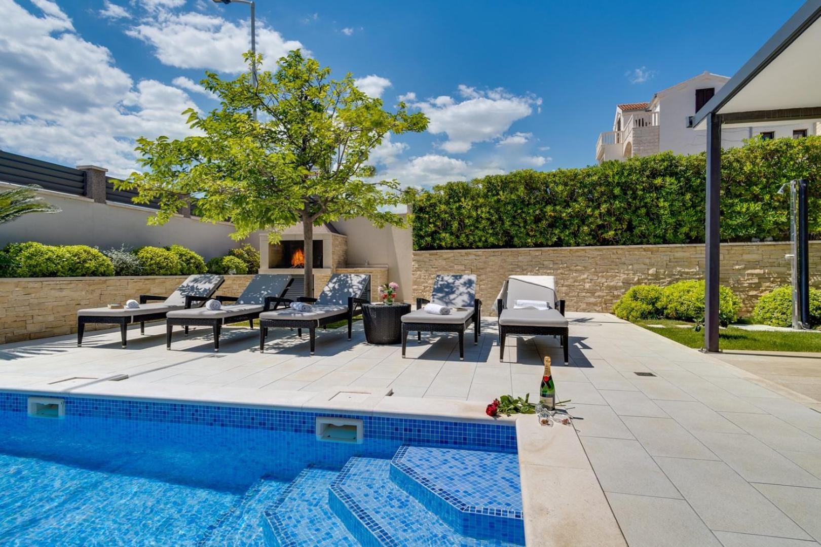 Luxury Villa Lucas With Heated Pool, Whirlpool, Sauna, 14 Pax Podstrana Exteriör bild
