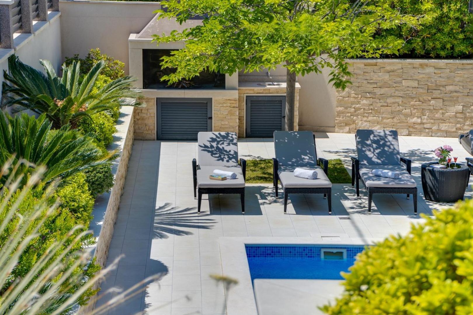 Luxury Villa Lucas With Heated Pool, Whirlpool, Sauna, 14 Pax Podstrana Exteriör bild